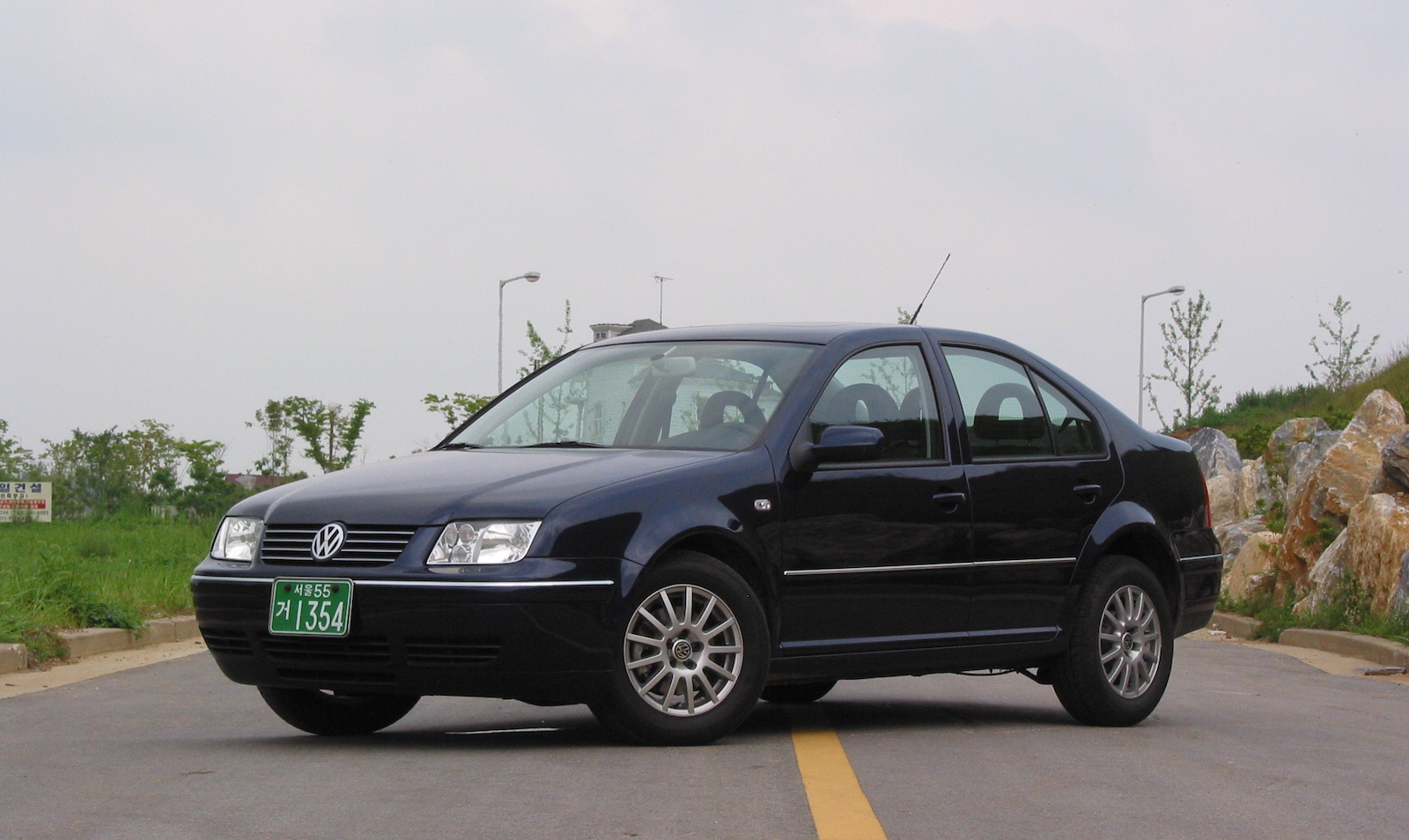2002-Volkswagen_Bora_2_0-1